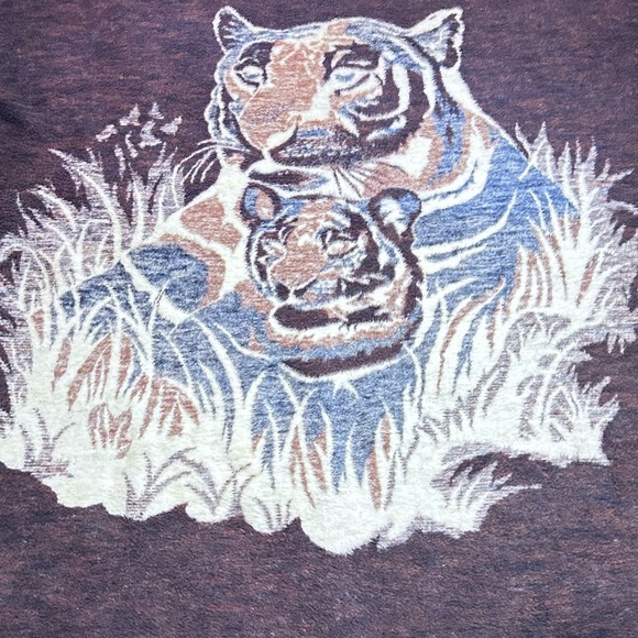 Reversible Tiger & Cub Blanket 88% Acrylic 12%‎ Cotton 71”X 60”. Made in Poland. - Picture 4 of 8